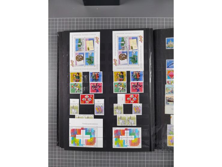 1978/2017, in den Hauptnummern je postfrische und gestempelte komplette Sammlung, Frankaturwert ca. 1600 CHF, in drei Alben