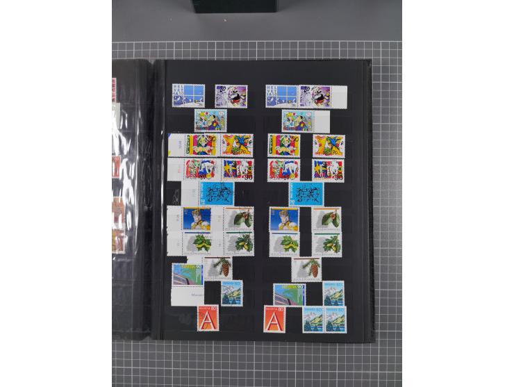 1978/2017, in den Hauptnummern je postfrische und gestempelte komplette Sammlung, Frankaturwert ca. 1600 CHF, in drei Alben