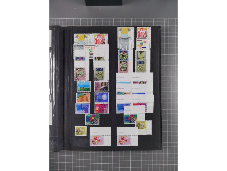 1978/2017, in den Hauptnummern je postfrische und gestempelte komplette Sammlung, Frankaturwert ca. 1600 CHF, in drei Alben