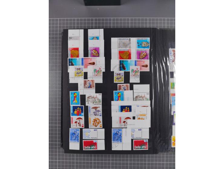 1978/2017, in den Hauptnummern je postfrische und gestempelte komplette Sammlung, Frankaturwert ca. 1600 CHF, in drei Alben
