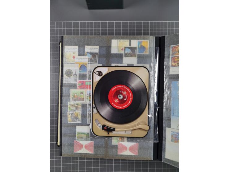 1978/2017, in den Hauptnummern je postfrische und gestempelte komplette Sammlung, Frankaturwert ca. 1600 CHF, in drei Alben