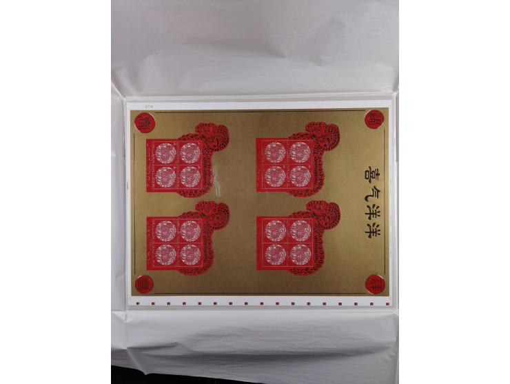 2011/20, postfrische Partie mit 10 unzerteilten Druckbogen “Tierkreiszeichen”, ferner ein Druckbogen aus Kanada Block Mi.-Nr.