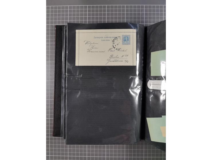 1888/1915, Ganzsachensammlung im Album in beiden Erhaltungen, meist verschiedene mit Antwortkarten, Streifbändern, Umschlägen