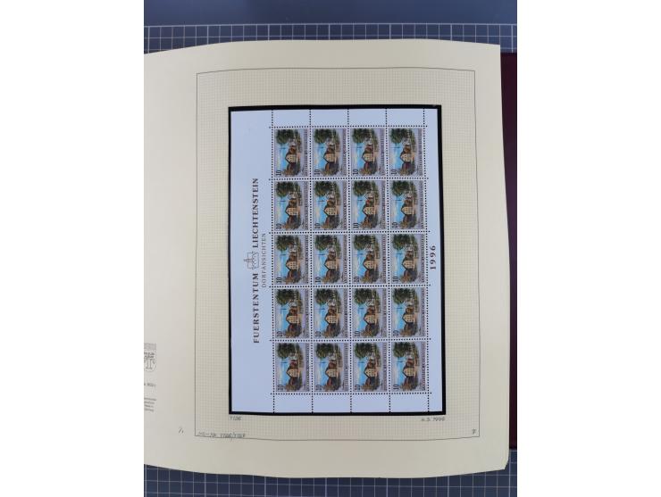 1996/2015, postfrische und gestempelte, in den Hauptnummern überkomplette Sammlung, in 18 Alben, fast alles in beiden Erhaltu