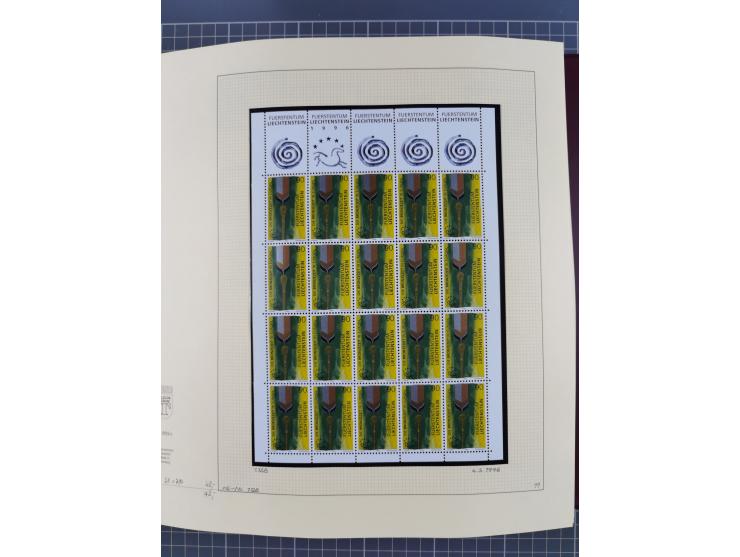 1996/2015, postfrische und gestempelte, in den Hauptnummern überkomplette Sammlung, in 18 Alben, fast alles in beiden Erhaltu