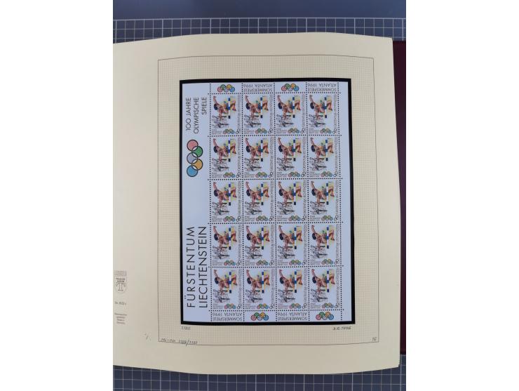 1996/2015, postfrische und gestempelte, in den Hauptnummern überkomplette Sammlung, in 18 Alben, fast alles in beiden Erhaltu