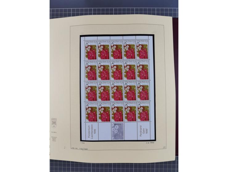 1996/2015, postfrische und gestempelte, in den Hauptnummern überkomplette Sammlung, in 18 Alben, fast alles in beiden Erhaltu