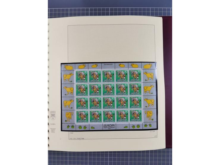 1996/2015, postfrische und gestempelte, in den Hauptnummern überkomplette Sammlung, in 18 Alben, fast alles in beiden Erhaltu