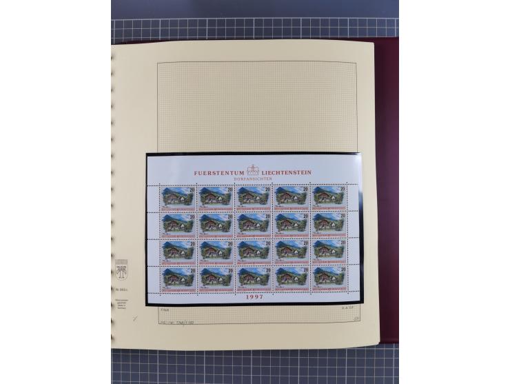 1996/2015, postfrische und gestempelte, in den Hauptnummern überkomplette Sammlung, in 18 Alben, fast alles in beiden Erhaltu