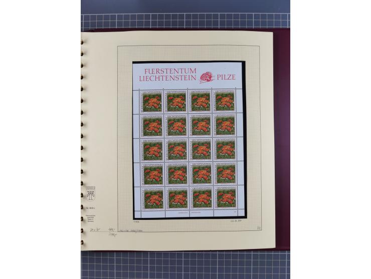 1996/2015, postfrische und gestempelte, in den Hauptnummern überkomplette Sammlung, in 18 Alben, fast alles in beiden Erhaltu