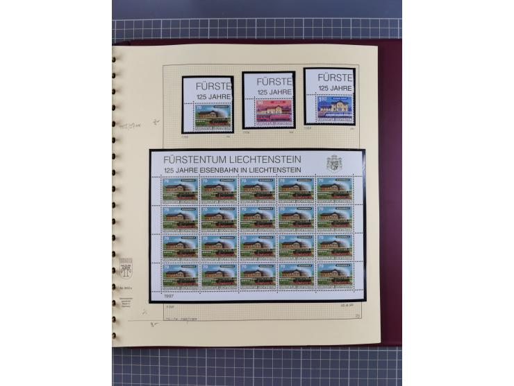 1996/2015, postfrische und gestempelte, in den Hauptnummern überkomplette Sammlung, in 18 Alben, fast alles in beiden Erhaltu