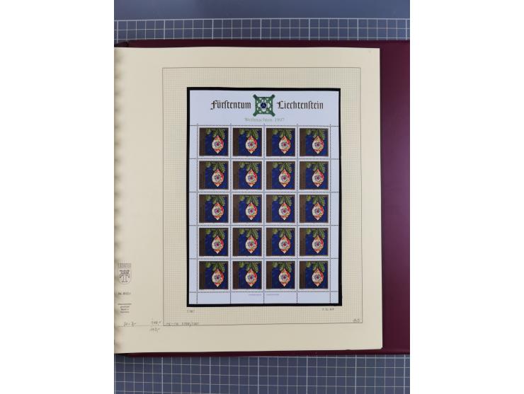 1996/2015, postfrische und gestempelte, in den Hauptnummern überkomplette Sammlung, in 18 Alben, fast alles in beiden Erhaltu