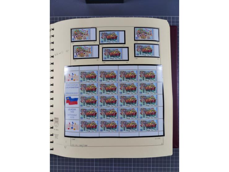 1996/2015, postfrische und gestempelte, in den Hauptnummern überkomplette Sammlung, in 18 Alben, fast alles in beiden Erhaltu