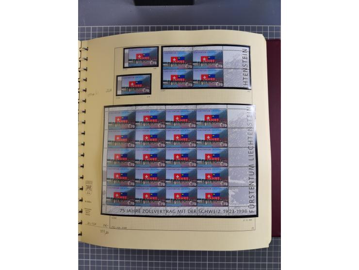1996/2015, postfrische und gestempelte, in den Hauptnummern überkomplette Sammlung, in 18 Alben, fast alles in beiden Erhaltu