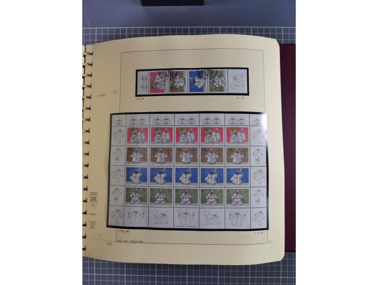 1996/2015, postfrische und gestempelte, in den Hauptnummern überkomplette Sammlung, in 18 Alben, fast alles in beiden Erhaltu