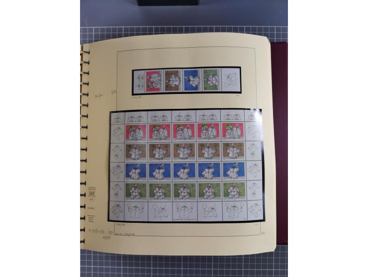 1996/2015, postfrische und gestempelte, in den Hauptnummern überkomplette Sammlung, in 18 Alben, fast alles in beiden Erhaltu