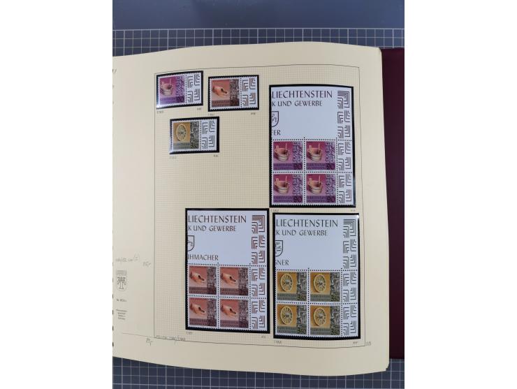 1996/2015, postfrische und gestempelte, in den Hauptnummern überkomplette Sammlung, in 18 Alben, fast alles in beiden Erhaltu