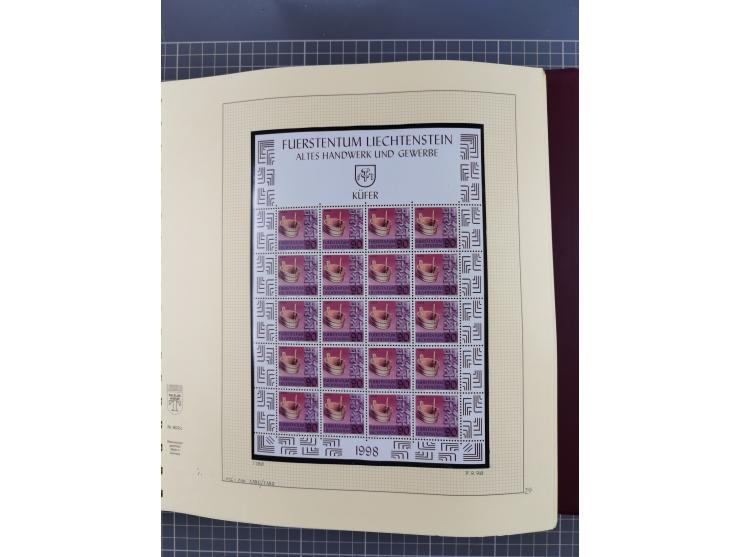 1996/2015, postfrische und gestempelte, in den Hauptnummern überkomplette Sammlung, in 18 Alben, fast alles in beiden Erhaltu