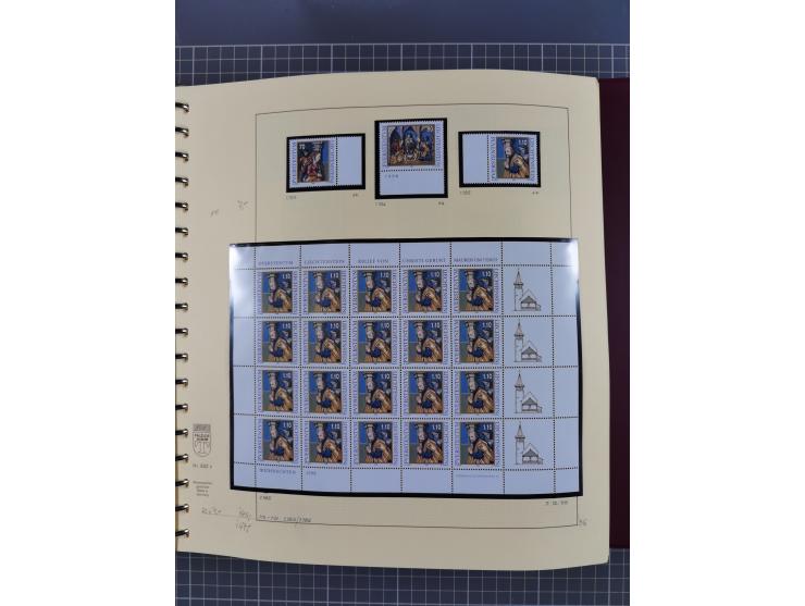 1996/2015, postfrische und gestempelte, in den Hauptnummern überkomplette Sammlung, in 18 Alben, fast alles in beiden Erhaltu