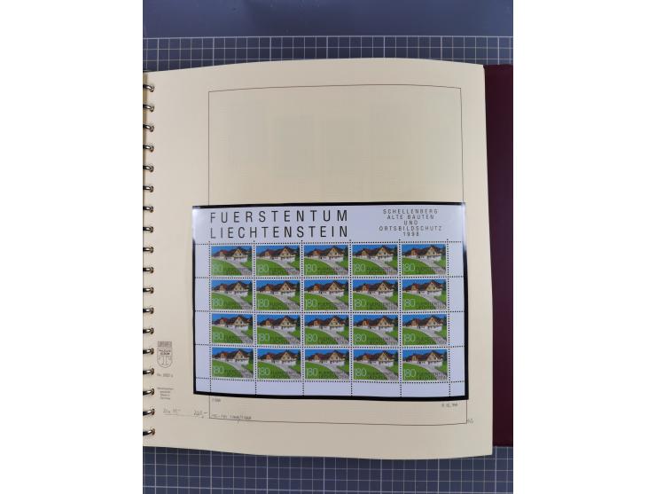 1996/2015, postfrische und gestempelte, in den Hauptnummern überkomplette Sammlung, in 18 Alben, fast alles in beiden Erhaltu