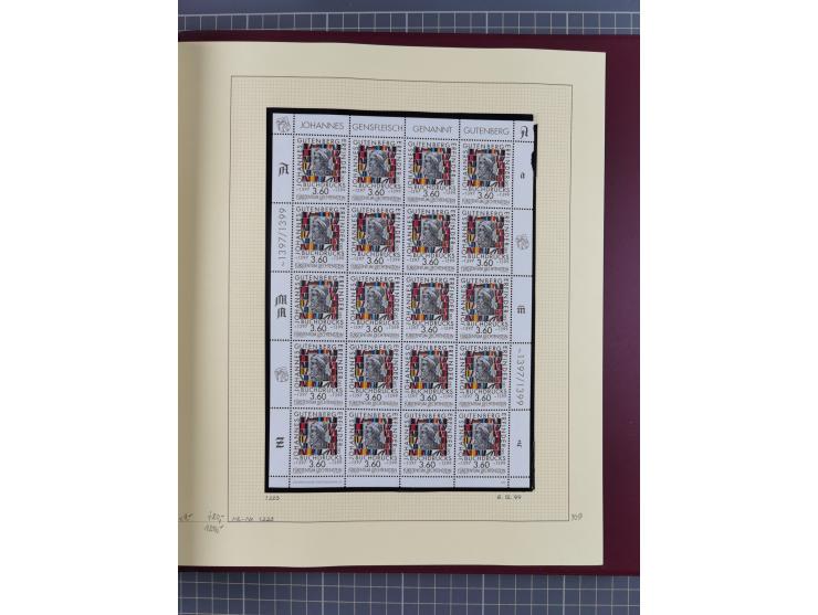 1996/2015, postfrische und gestempelte, in den Hauptnummern überkomplette Sammlung, in 18 Alben, fast alles in beiden Erhaltu