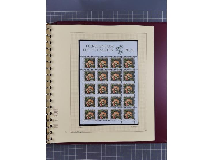 1996/2015, postfrische und gestempelte, in den Hauptnummern überkomplette Sammlung, in 18 Alben, fast alles in beiden Erhaltu