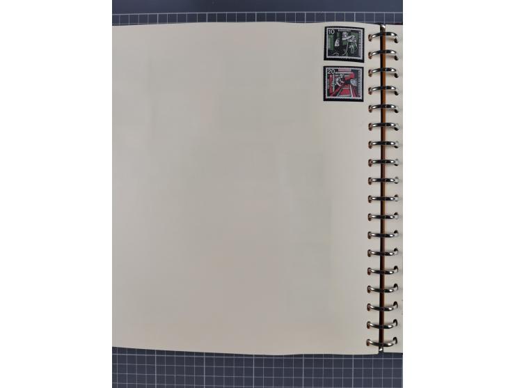 1949/2018 (ca.), postfrische, ungebrauchte und gestempelte Sammlung in 59 (!) Lindner-Alben. In den Hauptnummern komplett und