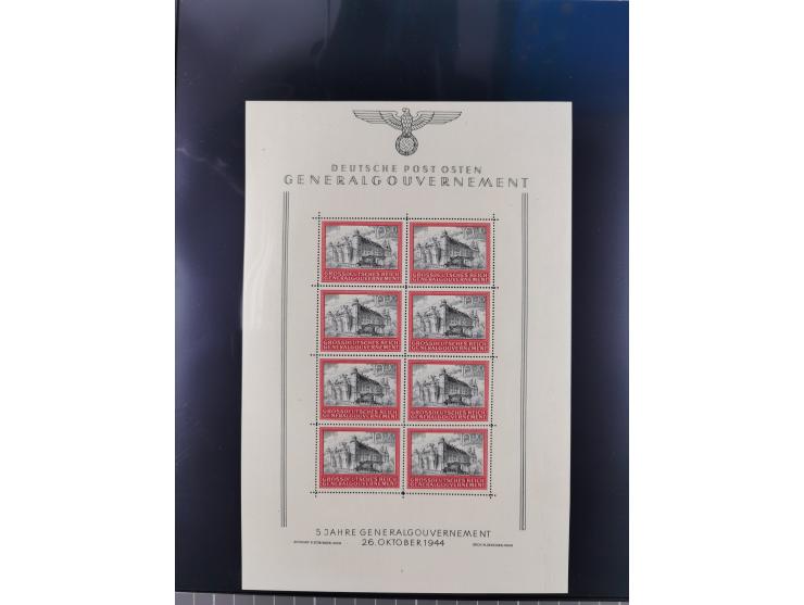 1941/44, Burg und Stadt Krakau 10 Zl., Mi.-Nr. 65 ein Kleinbogen mit Formnummer 3, Mi.-Nr. 125 zwei Kleinbogen mit Formnummer
