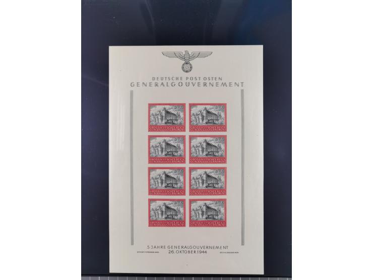1941/44, Burg und Stadt Krakau 10 Zl., Mi.-Nr. 65 ein Kleinbogen mit Formnummer 3, Mi.-Nr. 125 zwei Kleinbogen mit Formnummer