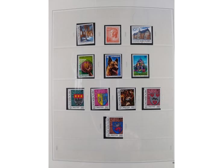 1945/98, mint never hinged, in the main catalogue numbers apparently complete collection, good condition, in two hingeless al