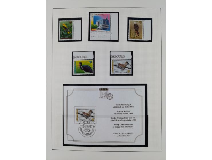 1945/98, mint never hinged, in the main catalogue numbers apparently complete collection, good condition, in two hingeless al