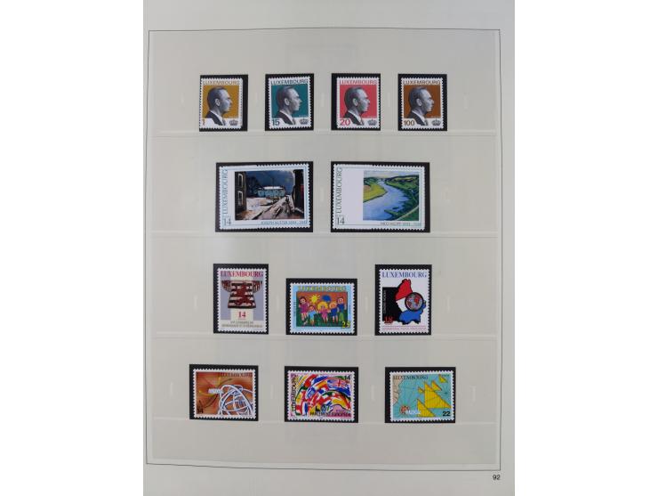 1945/98, mint never hinged, in the main catalogue numbers apparently complete collection, good condition, in two hingeless al