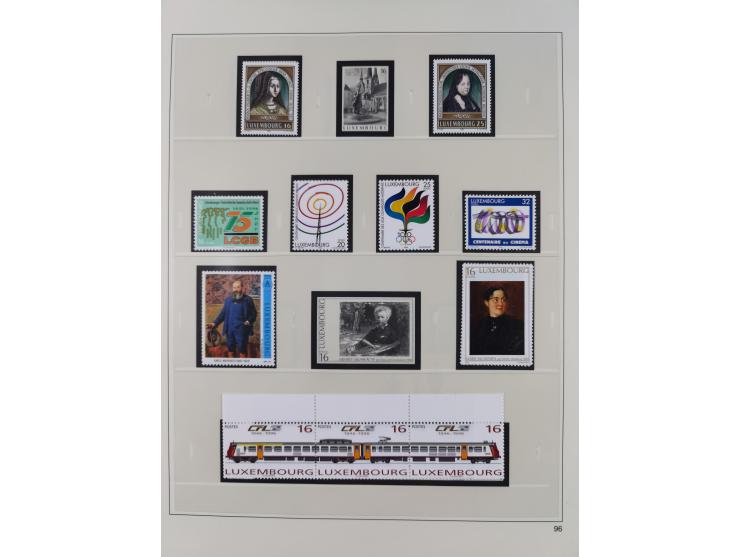 1945/98, mint never hinged, in the main catalogue numbers apparently complete collection, good condition, in two hingeless al