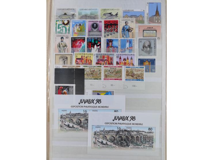 1945/98, mint never hinged, in the main catalogue numbers apparently complete collection, good condition, in two hingeless al