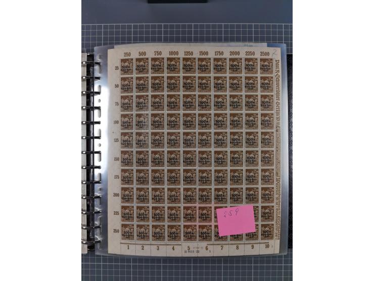 1900/23, reichhaltige und umfangreiche Bogensammlung in 9 Alben, vielfach spezialisiert nach Plattennummern, Farben und Typen