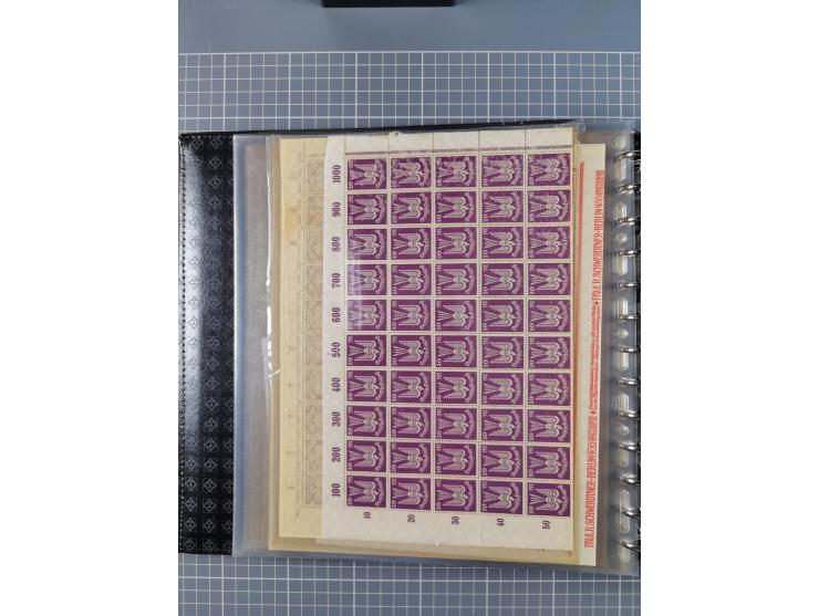 1900/23, reichhaltige und umfangreiche Bogensammlung in 9 Alben, vielfach spezialisiert nach Plattennummern, Farben und Typen