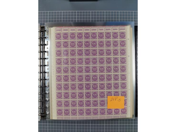 1900/23, reichhaltige und umfangreiche Bogensammlung in 9 Alben, vielfach spezialisiert nach Plattennummern, Farben und Typen