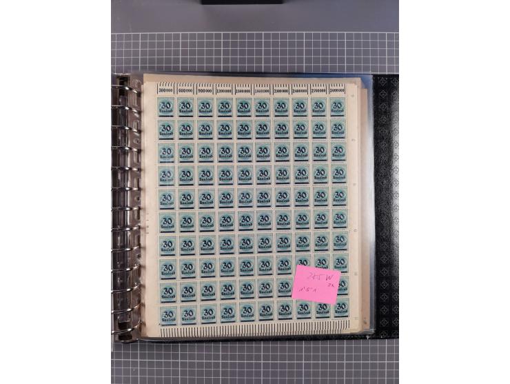 1900/23, reichhaltige und umfangreiche Bogensammlung in 9 Alben, vielfach spezialisiert nach Plattennummern, Farben und Typen