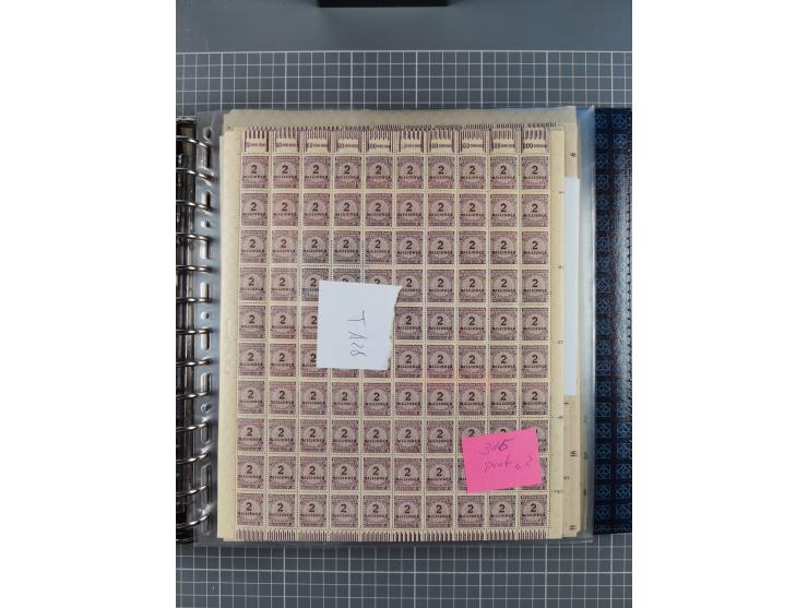 1900/23, reichhaltige und umfangreiche Bogensammlung in 9 Alben, vielfach spezialisiert nach Plattennummern, Farben und Typen