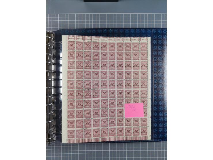 1900/23, reichhaltige und umfangreiche Bogensammlung in 9 Alben, vielfach spezialisiert nach Plattennummern, Farben und Typen