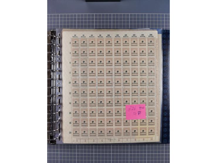 1900/23, reichhaltige und umfangreiche Bogensammlung in 9 Alben, vielfach spezialisiert nach Plattennummern, Farben und Typen