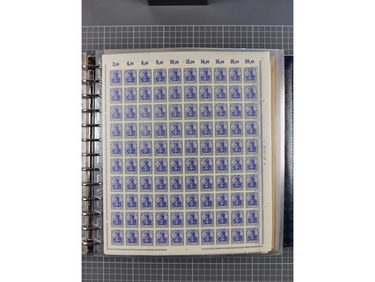 1900/23, reichhaltige und umfangreiche Bogensammlung in 9 Alben, vielfach spezialisiert nach Plattennummern, Farben und Typen