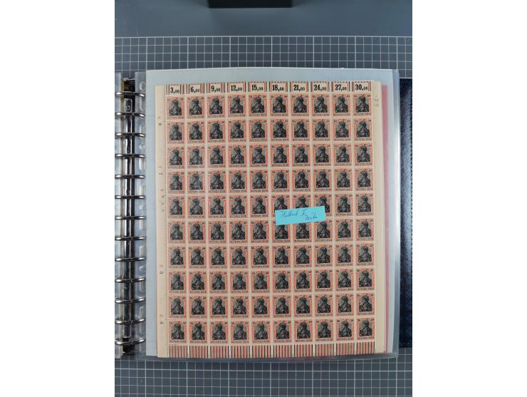 1900/23, reichhaltige und umfangreiche Bogensammlung in 9 Alben, vielfach spezialisiert nach Plattennummern, Farben und Typen