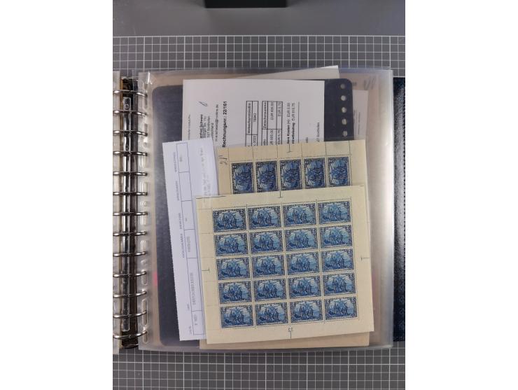 1900/23, reichhaltige und umfangreiche Bogensammlung in 9 Alben, vielfach spezialisiert nach Plattennummern, Farben und Typen