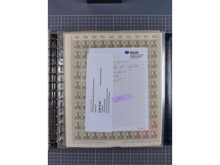 1900/23, reichhaltige und umfangreiche Bogensammlung in 9 Alben, vielfach spezialisiert nach Plattennummern, Farben und Typen