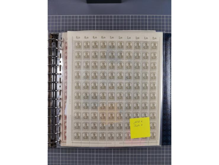 1900/23, reichhaltige und umfangreiche Bogensammlung in 9 Alben, vielfach spezialisiert nach Plattennummern, Farben und Typen