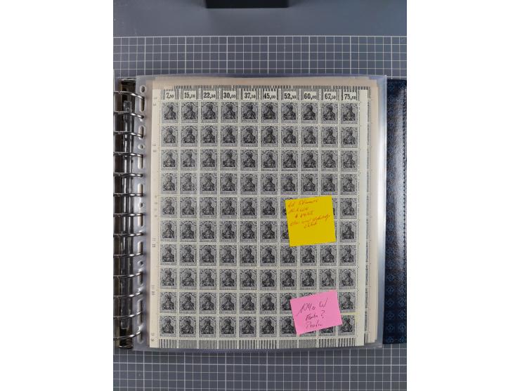 1900/23, reichhaltige und umfangreiche Bogensammlung in 9 Alben, vielfach spezialisiert nach Plattennummern, Farben und Typen