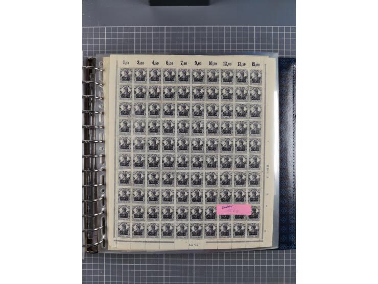 1900/23, reichhaltige und umfangreiche Bogensammlung in 9 Alben, vielfach spezialisiert nach Plattennummern, Farben und Typen