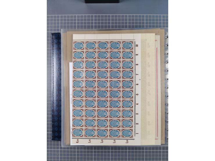 1900/23, reichhaltige und umfangreiche Bogensammlung in 9 Alben, vielfach spezialisiert nach Plattennummern, Farben und Typen