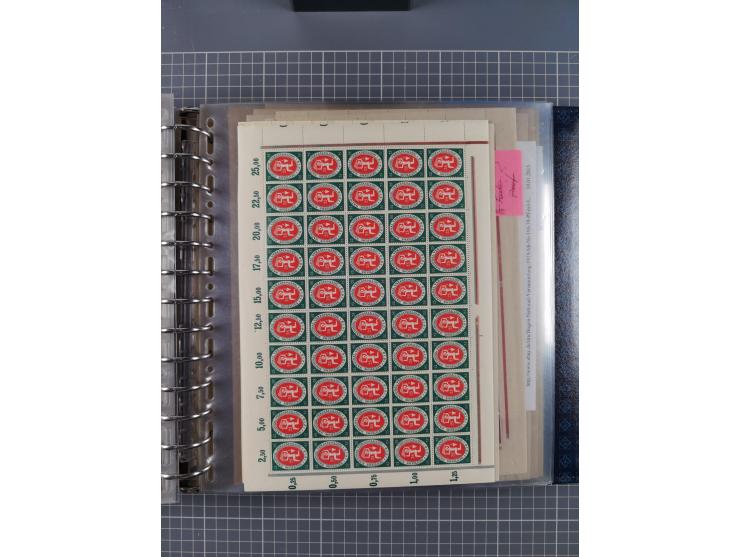 1900/23, reichhaltige und umfangreiche Bogensammlung in 9 Alben, vielfach spezialisiert nach Plattennummern, Farben und Typen